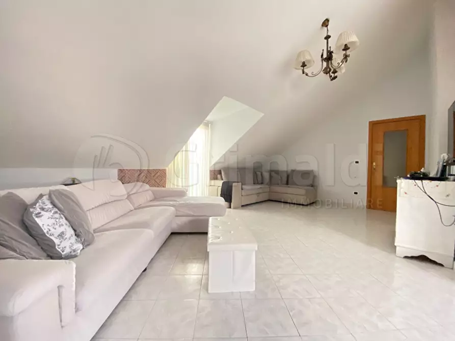 Immagine 1 di Mansarda in vendita  a Giugliano In Campania