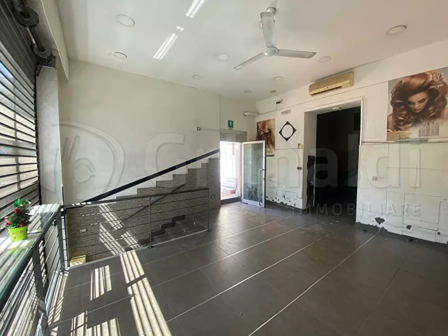 Immagine 4 di Locale commerciale in affitto  a Giugliano In Campania