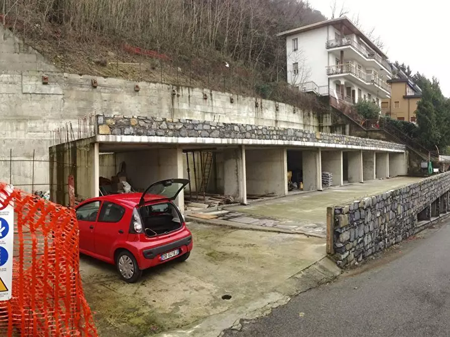 Immagine 1 di Garage in vendita  in via Scalini a Como