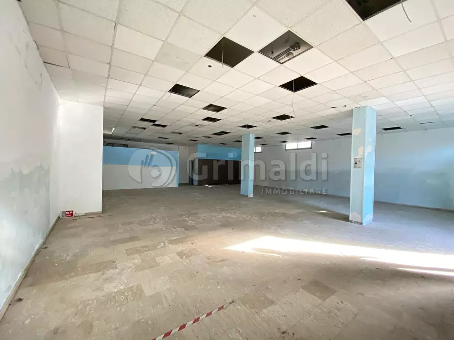 Immagine 5 di Locale commerciale in affitto  a Giugliano In Campania
