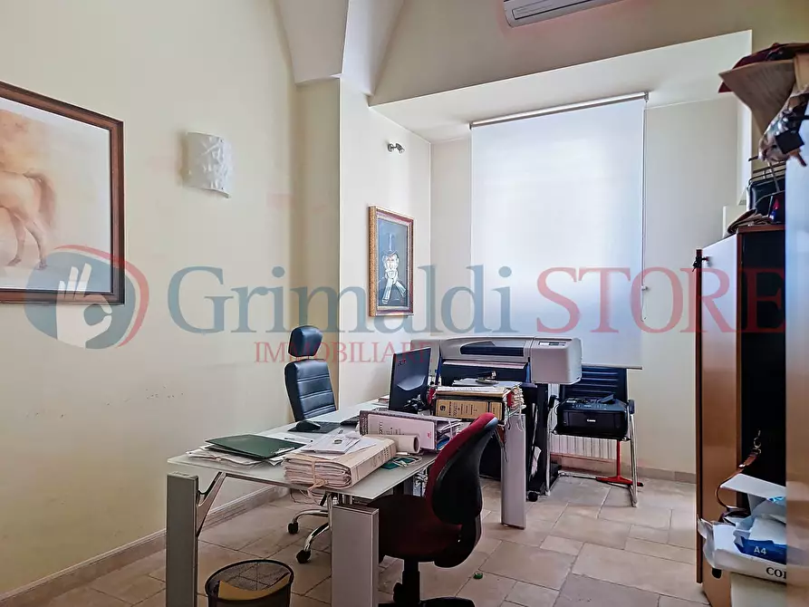 Immagine 14 di Ufficio in vendita  a Francavilla Fontana