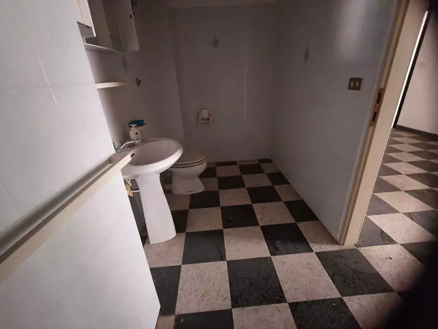 Immagine 11 di Ufficio in vendita  in Via Carmine 44 a Brindisi