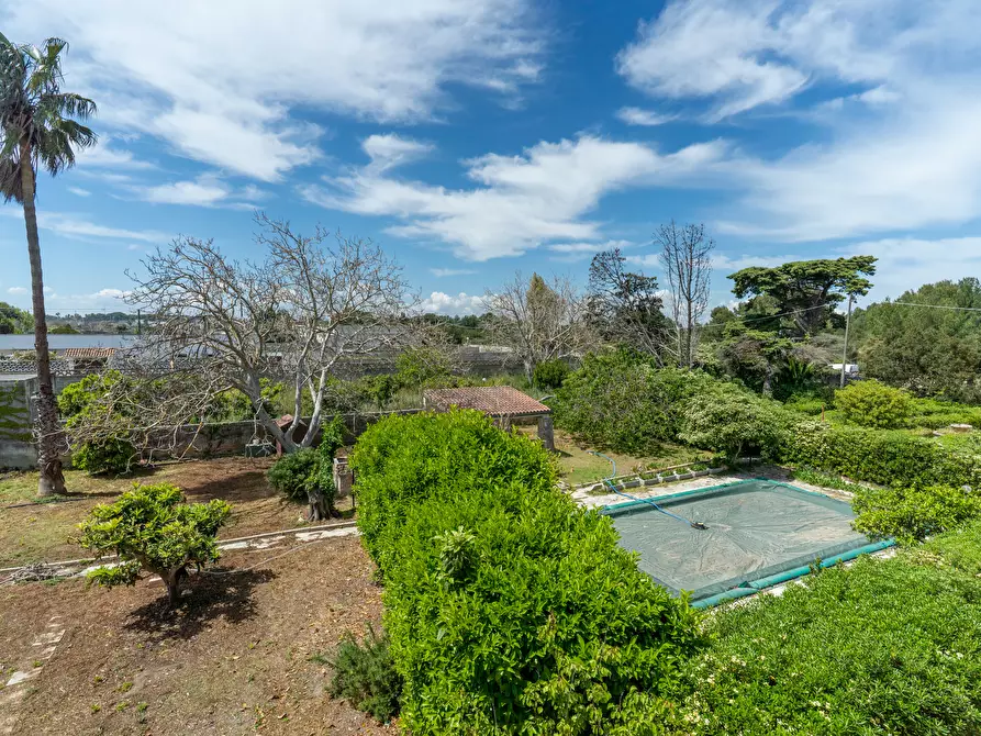 Immagine 11 di Villa in vendita  in Via Camaiore 2 a Lecce