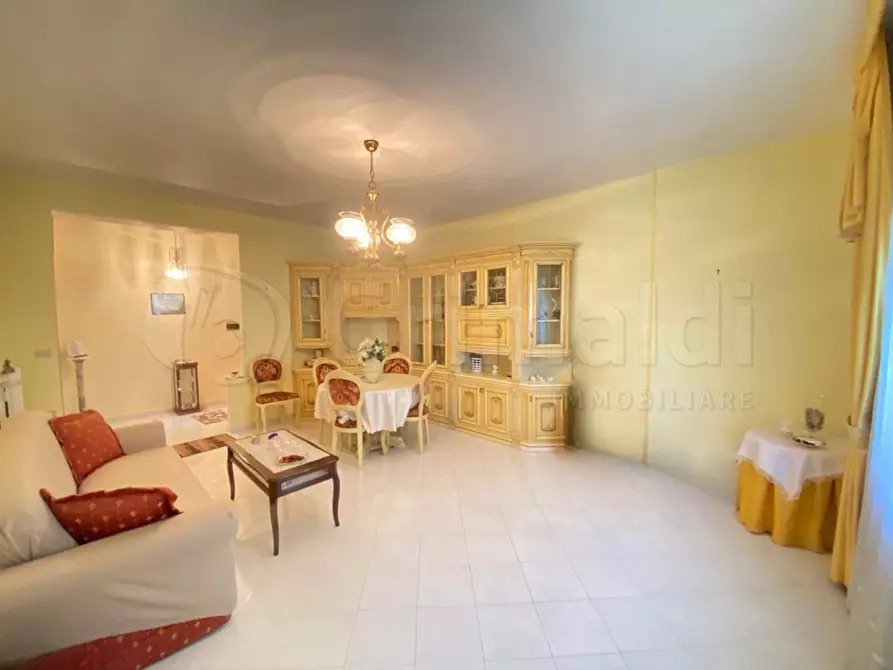 Immagine 1 di Trilocale in vendita  a Giugliano In Campania