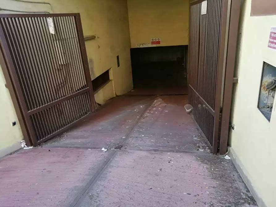Immagine 7 di Garage in vendita  in Viale Marx a Roma
