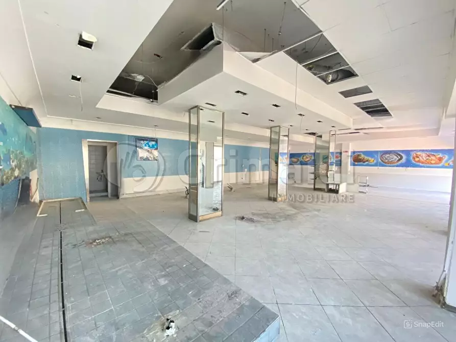 Immagine 1 di Locale commerciale in affitto  a Giugliano In Campania