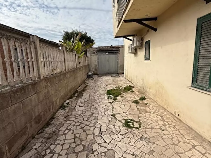 Immagine 5 di Magazzino in vendita  in Viale Guglielmo Marconi 229 a Anzio