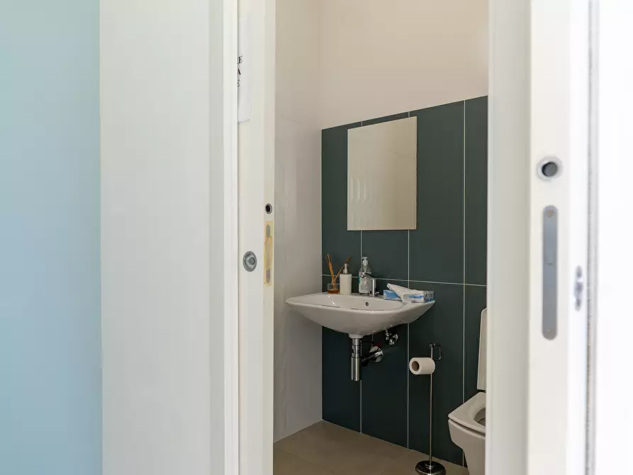 Immagine 20 di Ufficio in vendita  in Viale G. Leopardi 134 a Lecce