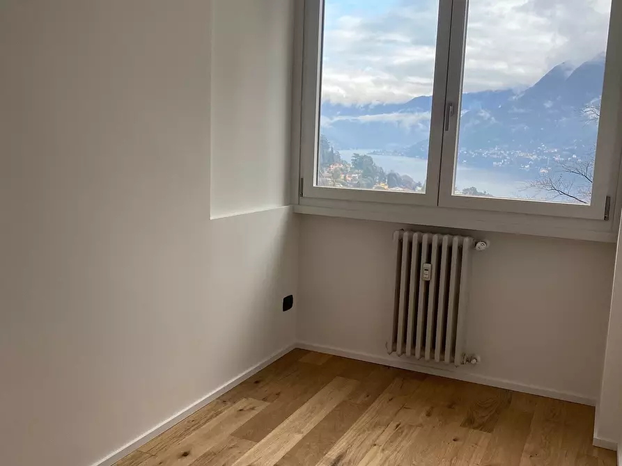 Immagine 16 di Trilocale in vendita  in Viale per S. Fermo della Battaglia 18 a Como