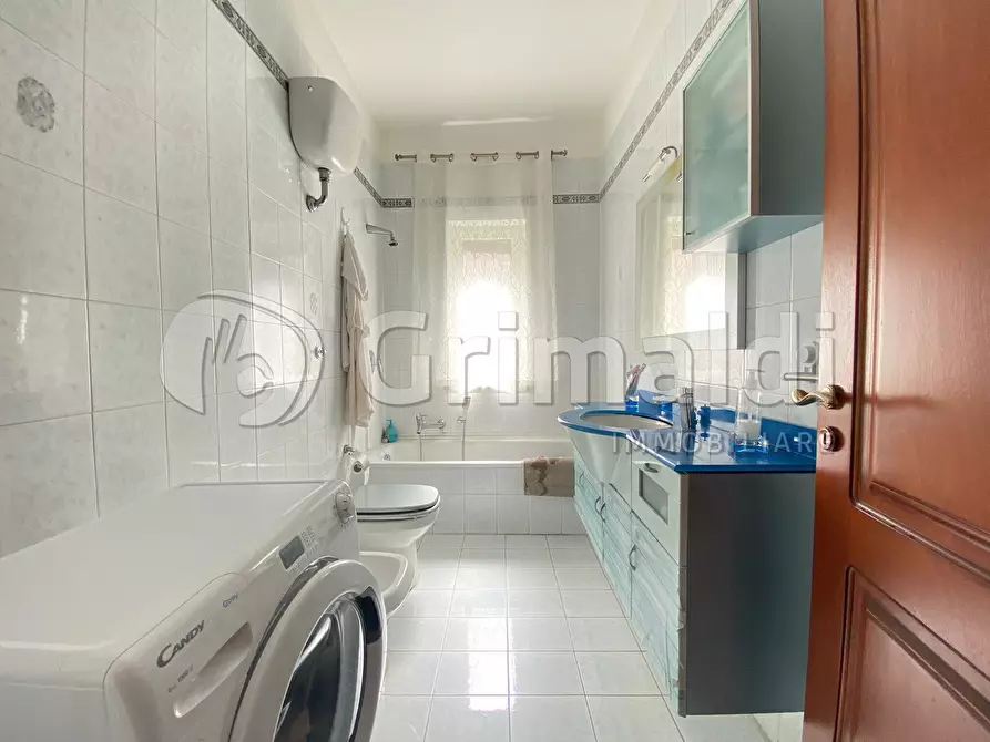 Immagine 10 di Appartamento in vendita  a Giugliano In Campania