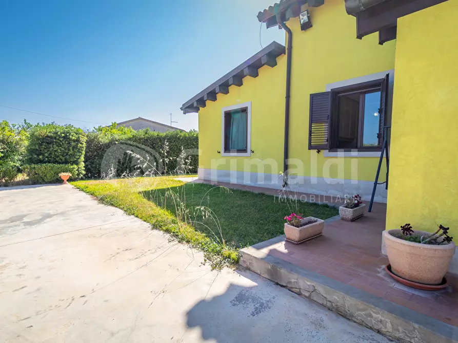 Immagine 2 di Villa in vendita  a Avola