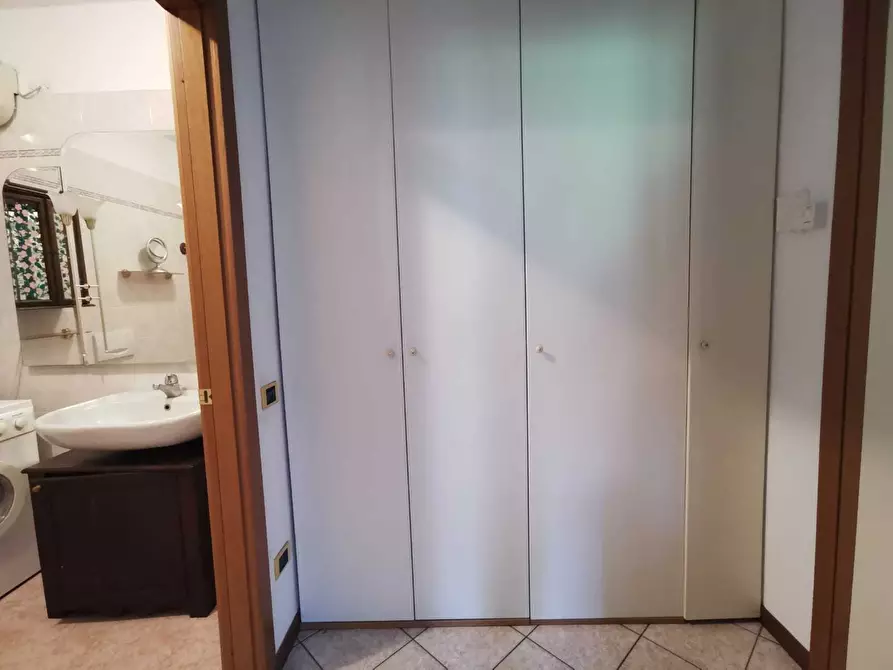 Immagine 8 di Bilocale in affitto  in Via Cinque Giornate 2 a Cernobbio