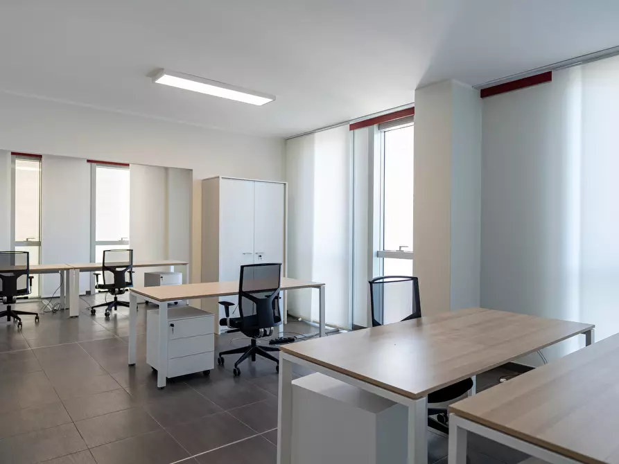 Immagine 15 di Ufficio in vendita  in Via Colonnello Archimede Costadura 2C a Lecce