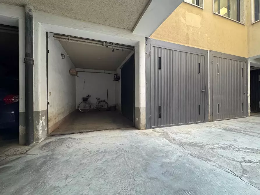 Immagine 18 di Bilocale in vendita  in Viale Massenzio Masia 79 a Como