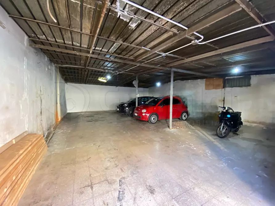 Immagine 1 di Garage in affitto  a Giugliano In Campania