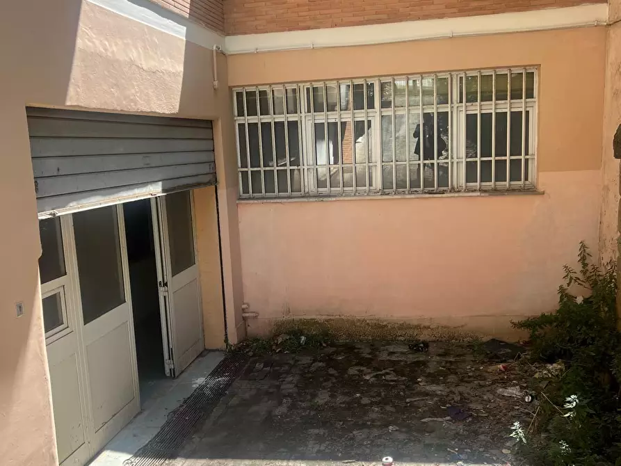 Immagine 10 di Magazzino in vendita  in Via Alfredo Panzini a Roma