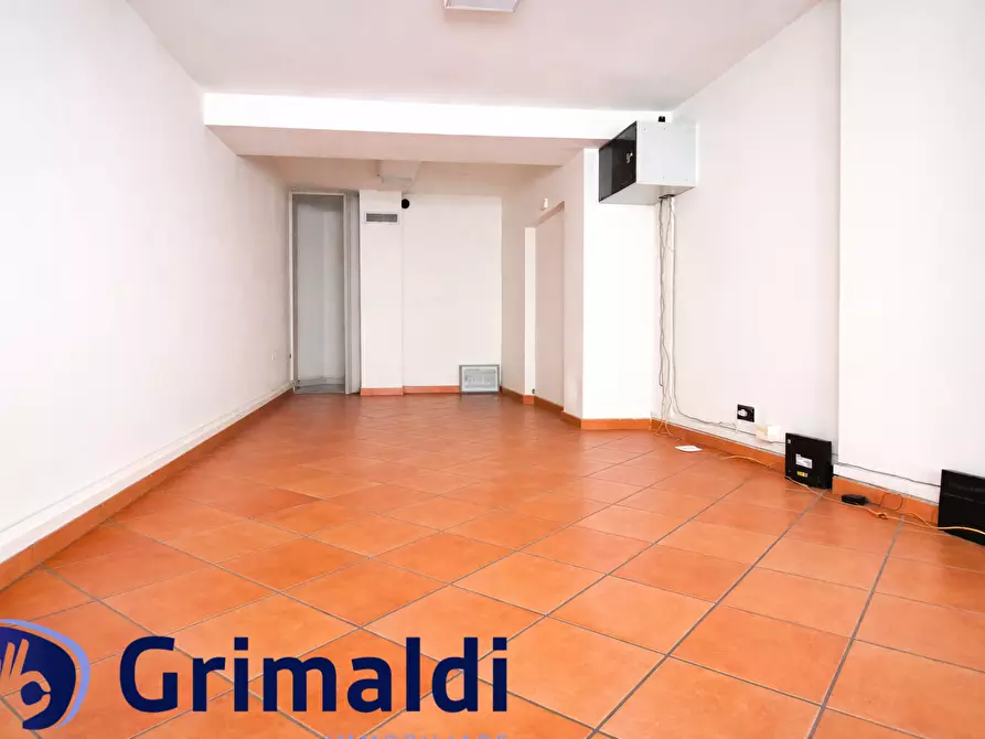 Immagine 5 di Locale commerciale in affitto  a Napoli