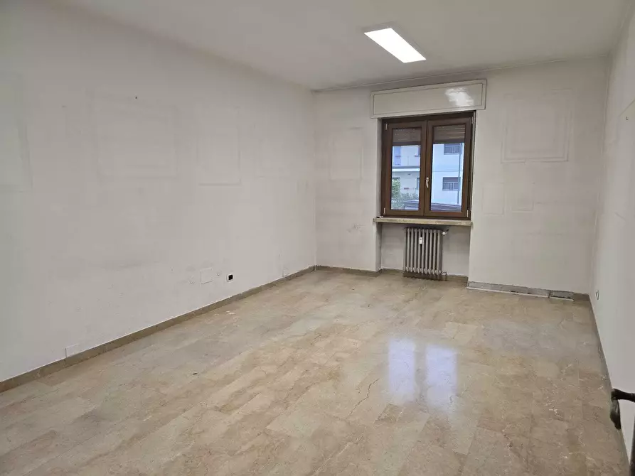 Immagine 9 di Trilocale in vendita  in Via Giacomo Leopardi 16 a Erba