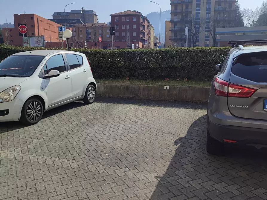 Immagine 3 di Garage in affitto  in Viale Aldo Moro 44 a Como