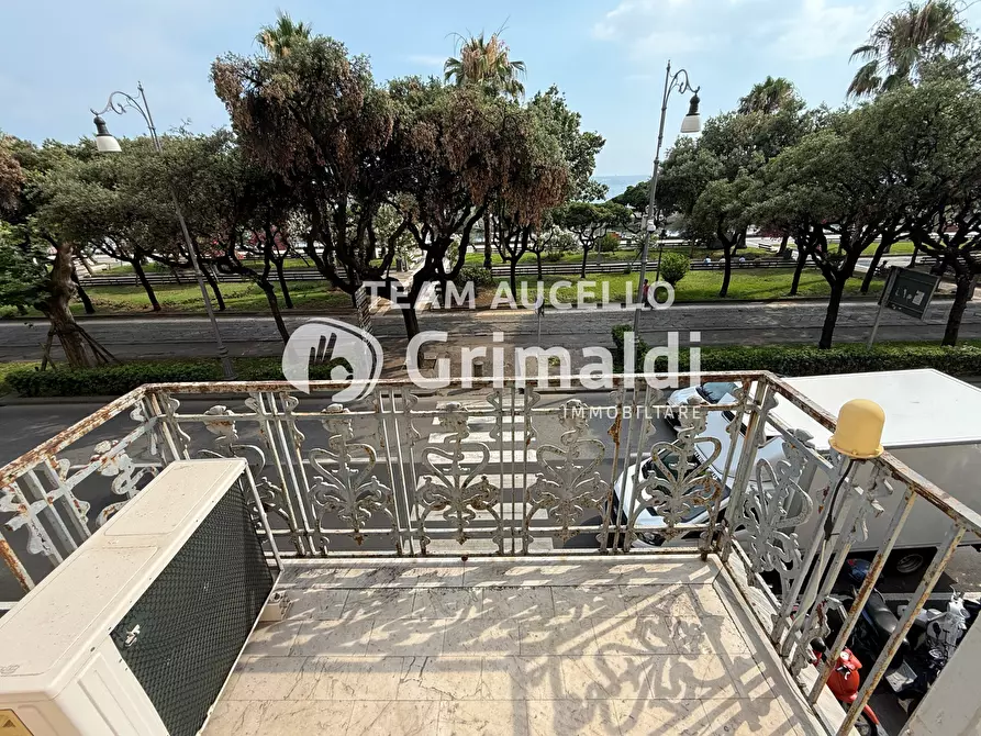Immagine 23 di Appartamento in vendita  in Corso Giuseppe Garibaldi 167 a Salerno