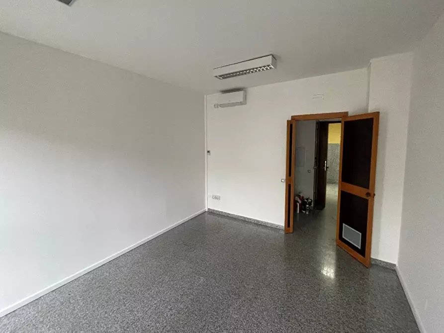 Immagine 6 di Ufficio in affitto  a Cagliari