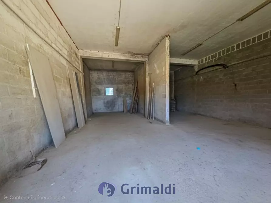 Immagine 13 di Magazzino in vendita  in Via Solano Li Belli 47 a Lequile