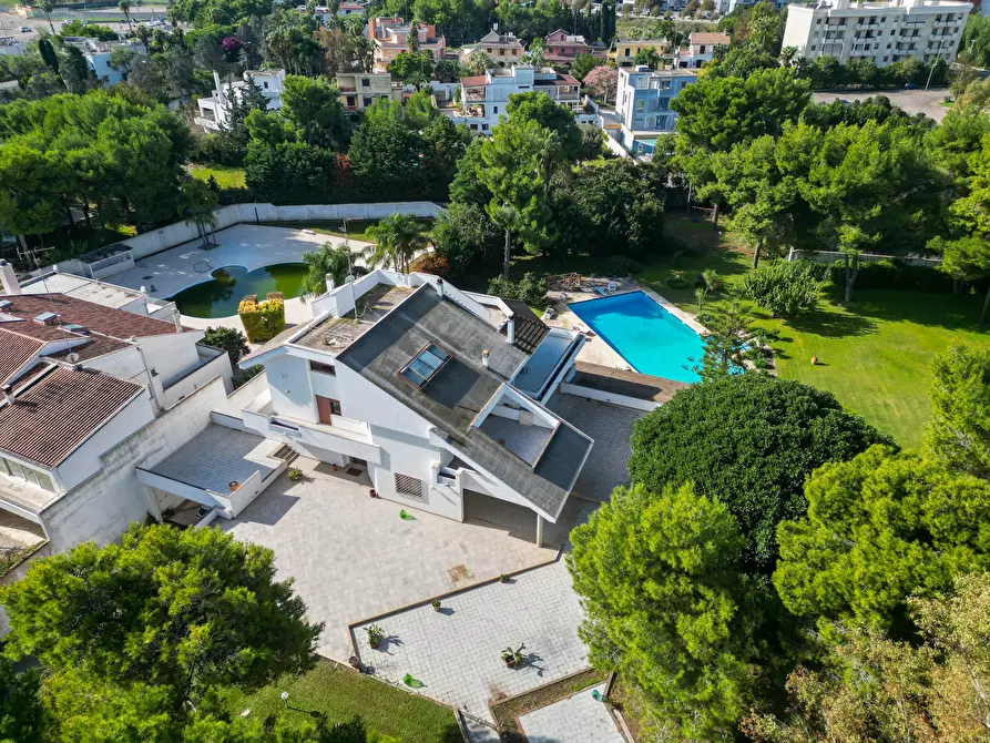 Immagine 3 di Villa in vendita  in Via Venosa 5 a Lecce