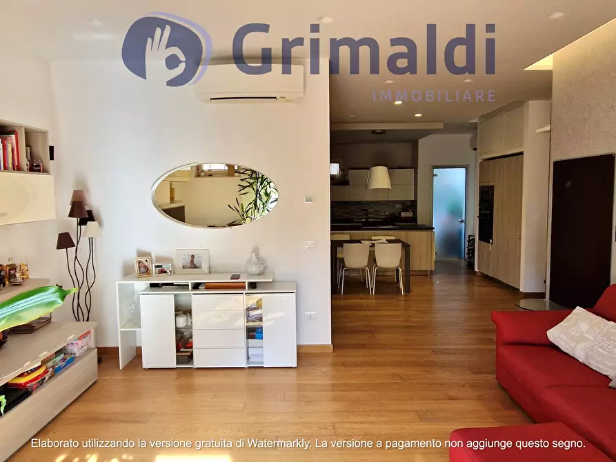 Immagine 3 di Trilocale in vendita  in Via Giacinto Gigante 43 a Napoli