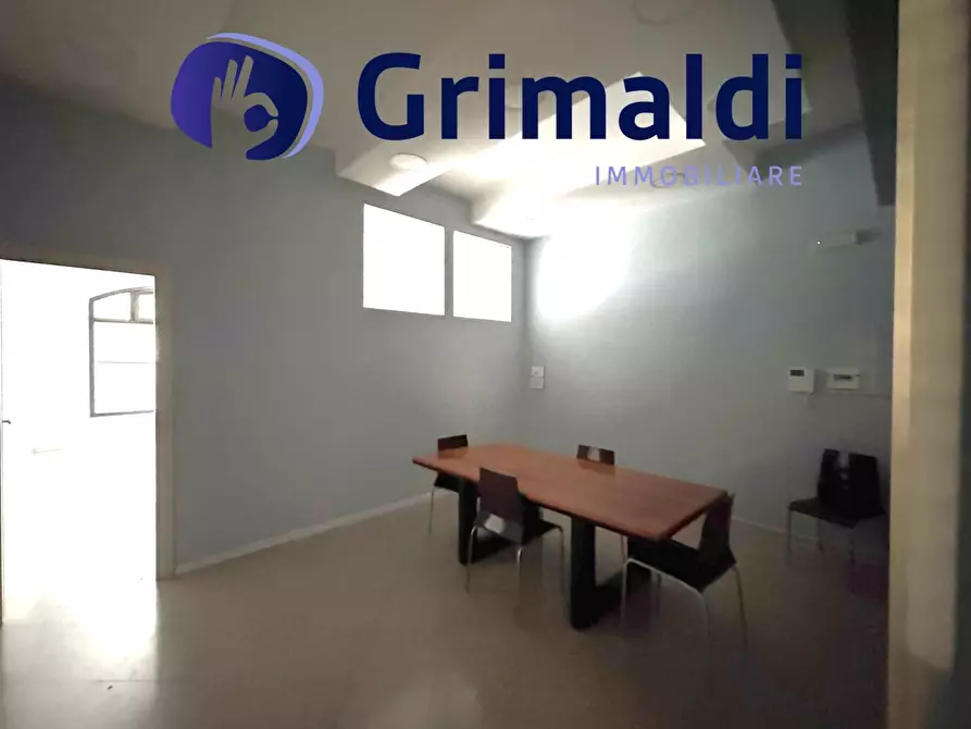 Immagine 11 di Ufficio in affitto  a Napoli