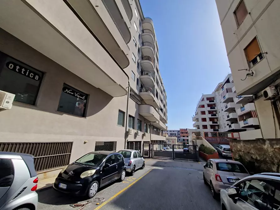 Immagine 3 di Locale commerciale in vendita  in Via Adolfo Celi 185 a Messina