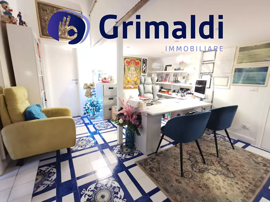 Immagine 21 di Trilocale in vendita  a Pozzuoli