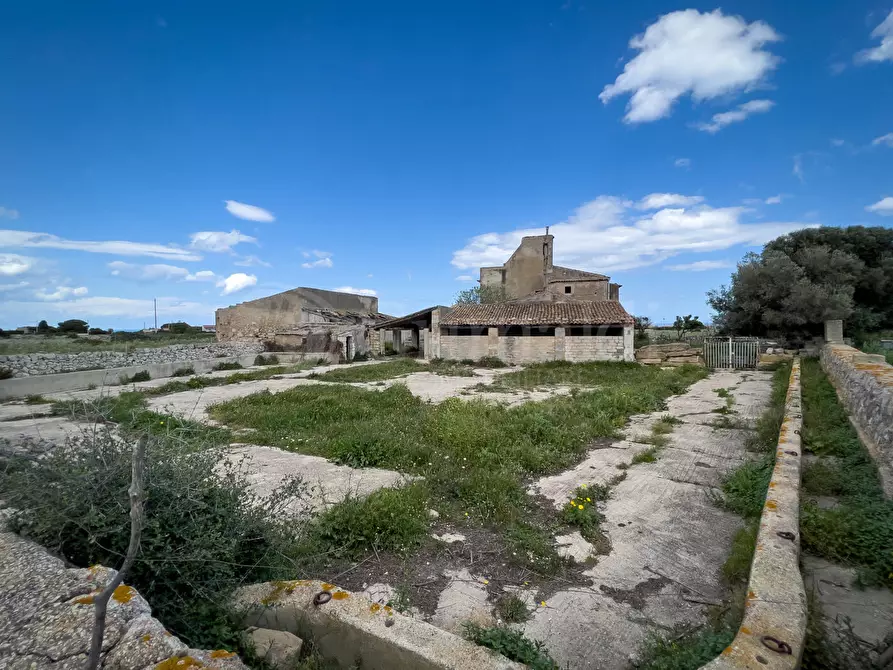 Immagine 10 di Villa in vendita  in VIA MALLIA 47 a Siracusa