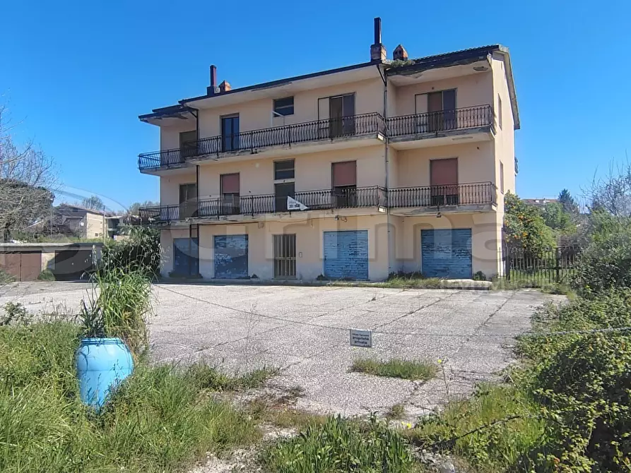 Immagine 2 di Palazzo in vendita  in Via Sferracavallo Snc a San Martino Valle Caudina