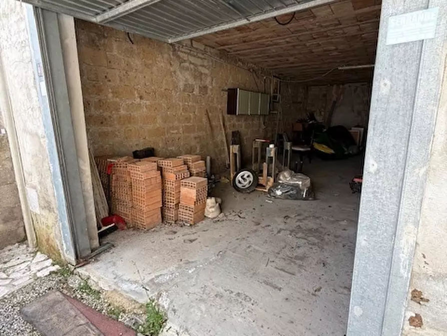 Immagine 9 di Magazzino in vendita  in Viale Guglielmo Marconi 229 a Anzio