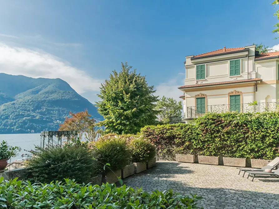 Immagine 2 di Bilocale in vendita  in Via Regina a Carate Urio