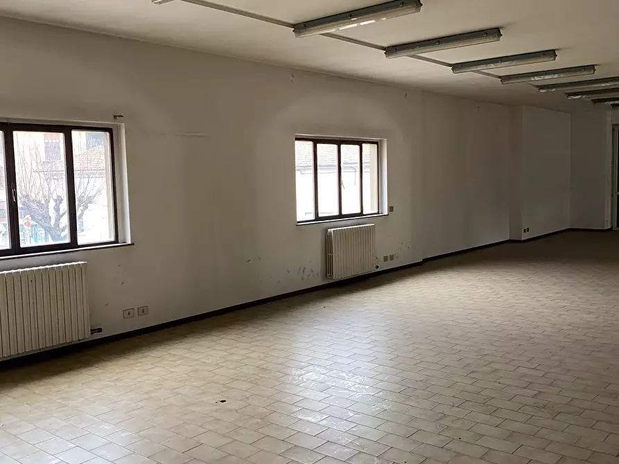 Immagine 18 di Capannone industriale in vendita  a Como