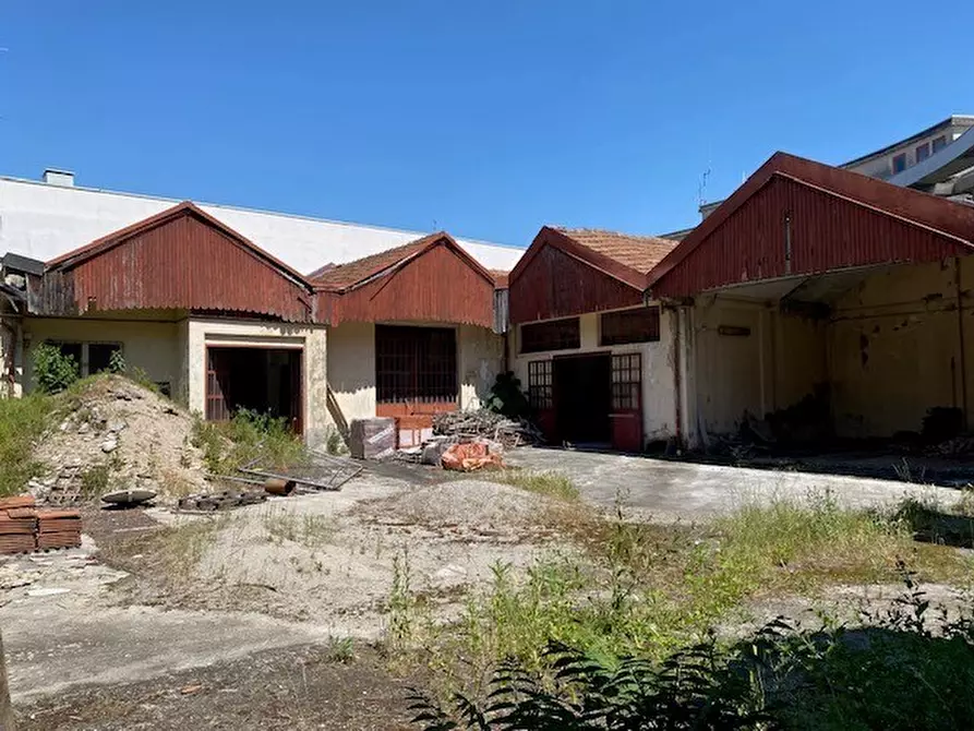 Immagine 5 di Palazzo in vendita  in Viale Milano 19 a Gallarate