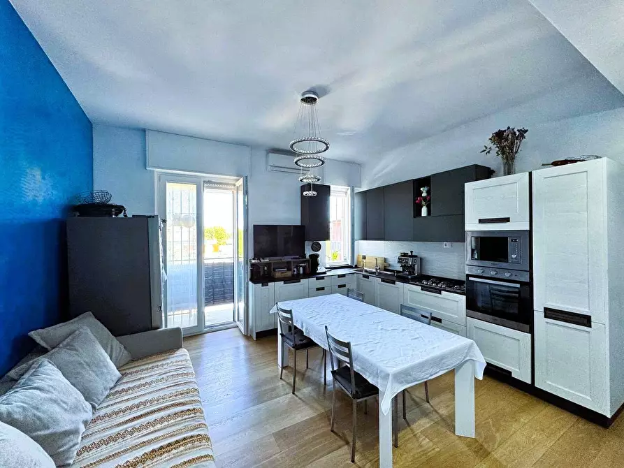 Immagine 1 di Trilocale in vendita  in Via Alessandro Manzoni 3 a Pero