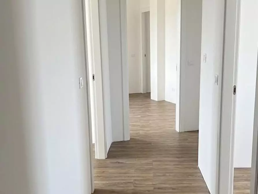 Immagine 10 di Quadrilocale in vendita  in Via Tagliamento 273 a Avellino