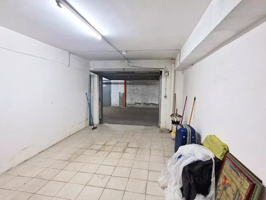 Immagine 11 di Garage in vendita  in Via Urelio Nicolodi 25 a Avellino