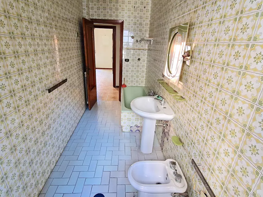 Immagine 35 di Quadrilocale in vendita  in Via Dei Due Principati 216 a Avellino