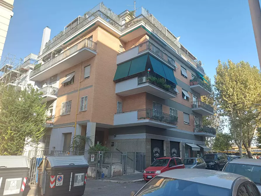 Immagine 2 di Trilocale in vendita  in Via Ascanio Fenizi 71 a Roma