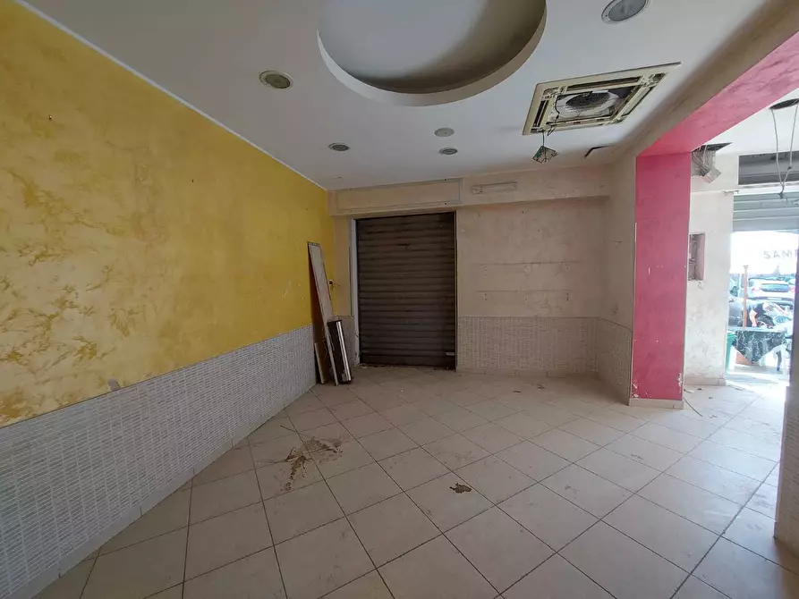 Immagine 13 di Locale commerciale in vendita  in Via Pietro Bembo 2 a Roma