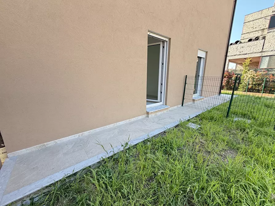 Immagine 2 di Bilocale in vendita  a Sarzana