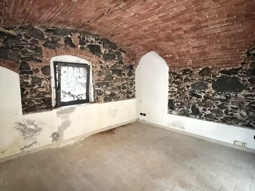 Immagine 2 di Locale commerciale in vendita  in Via Sobborgo Spina a Sarzana