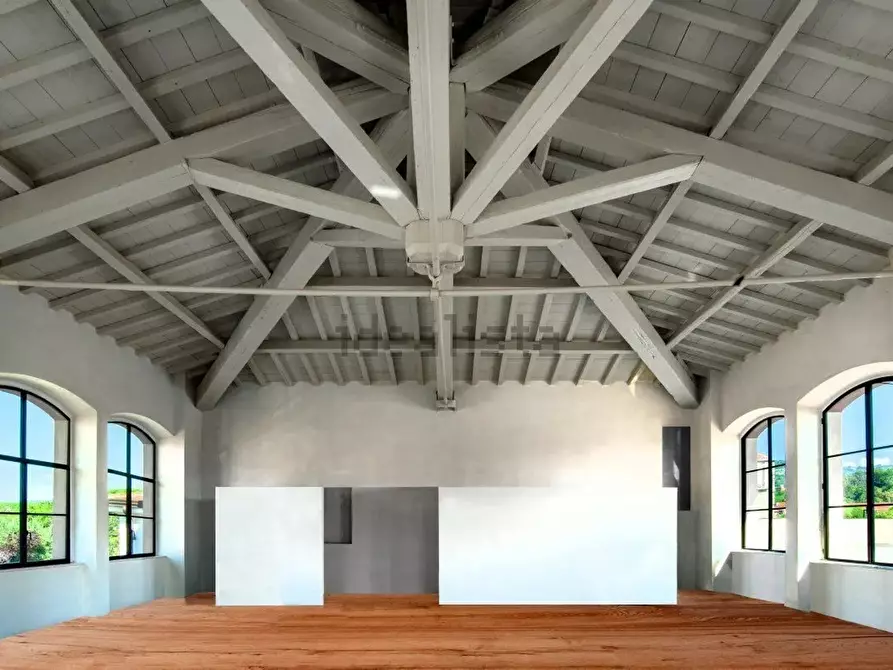 Immagine 11 di Loft/Open space in vendita  a Sarzana