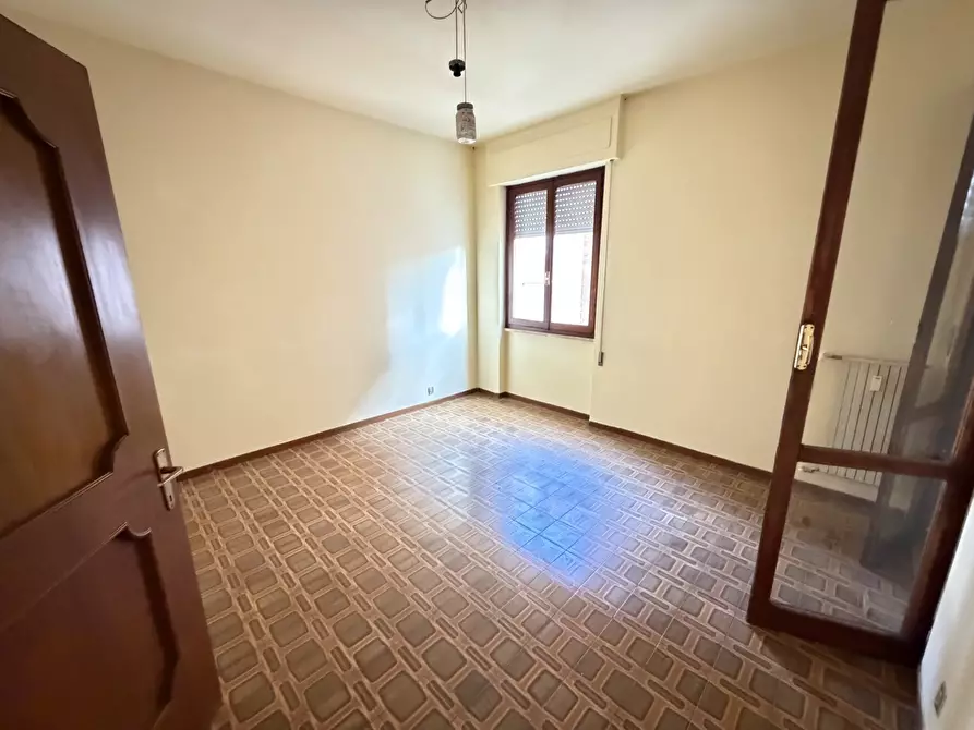 Immagine 14 di Trilocale in vendita  in Via Pietro Gori a Sarzana