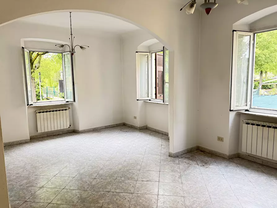 Immagine 4 di Appartamento in vendita  in Viale Giuseppe Mazzini a Sarzana