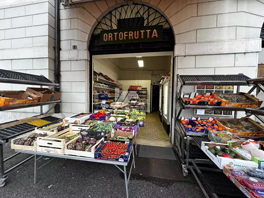 Immagine 1 di Locale commerciale in vendita  in viale venezia a Brescia