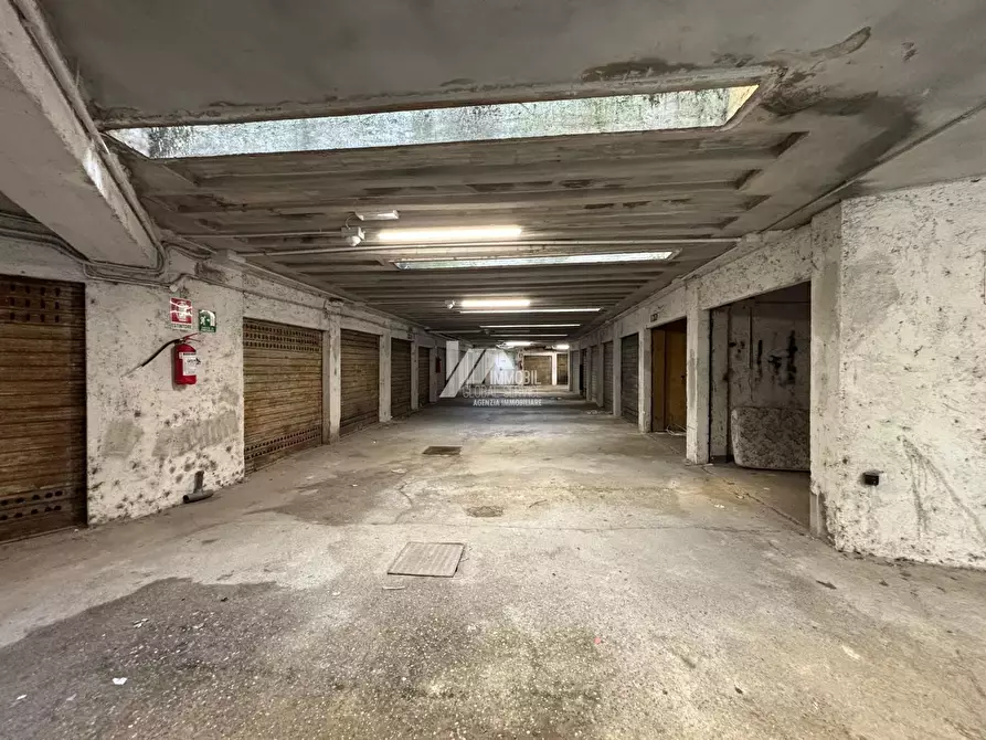 Immagine 3 di Garage in vendita  in Via Valcamonica a Brescia